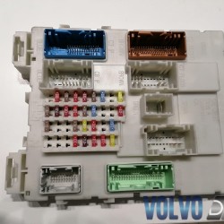 Fuse box VOLVO V40 31412887