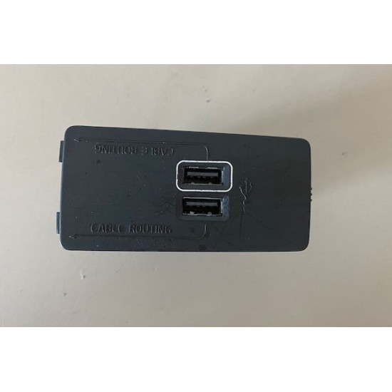 USB port Volvo S60 S90 V60 V90 XC40 2017-2023 31407038