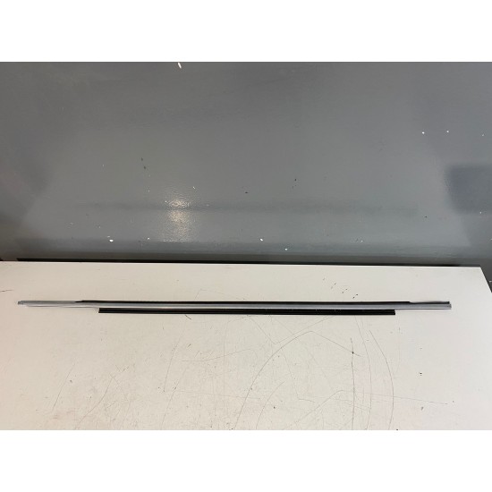 Door Window Belt Weatherstrip Left Front Volvo XC90 30661283 30745497 Door Window Belt Weatherstrip Left Front Volvo XC90 30661283 30745497