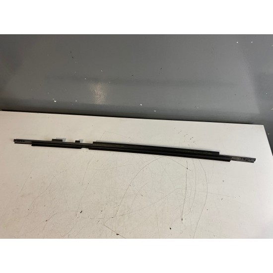 Door Window Belt Weatherstrip Right Rear Volvo XC90 30661286 30753853