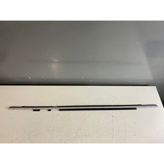 Door Window Belt Weatherstrip Right Rear Volvo XC90 30661286 30753853