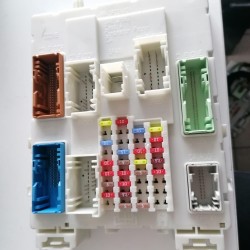 Fuse box VOLVO V40 V40CC 31314669