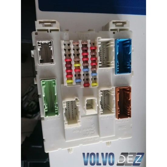 Fuse box VOLVO V40 V40CC 31394136