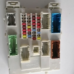 Fuse box VOLVO V40 V40CC 31296059