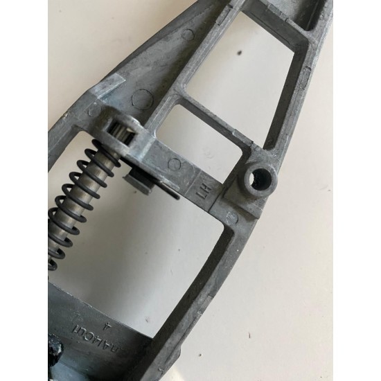 Front left door handle bracket Volvo XC90 30753957