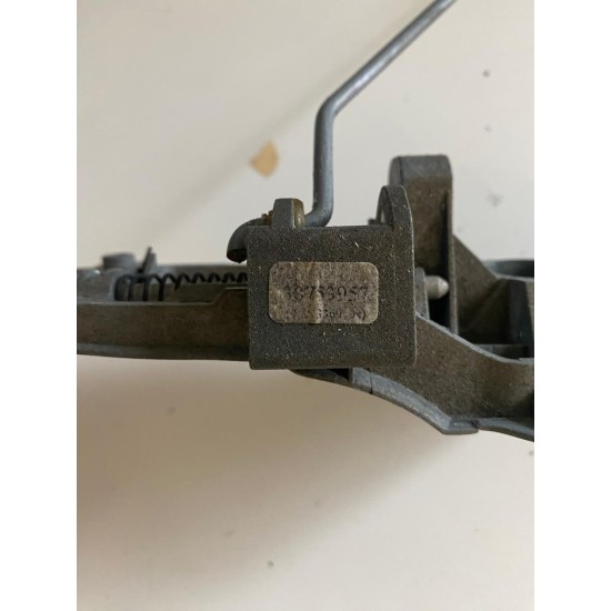 Front left door handle bracket Volvo XC90 30753957
