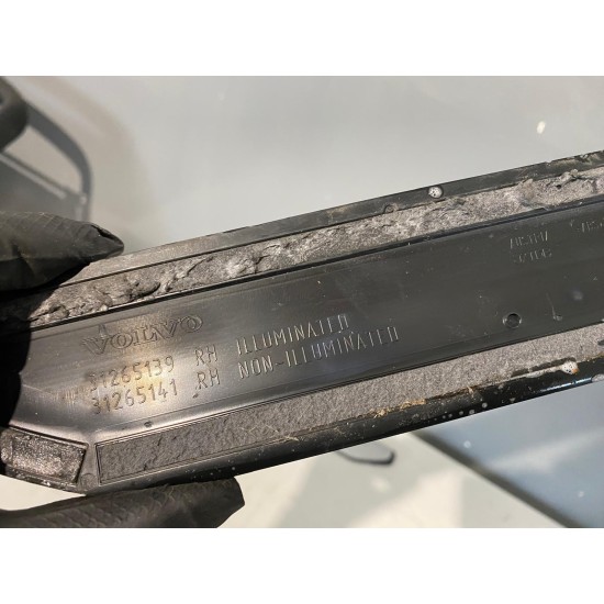Set ornamente exterioare prag VOLVO XC60 30721136 31265141 31265140