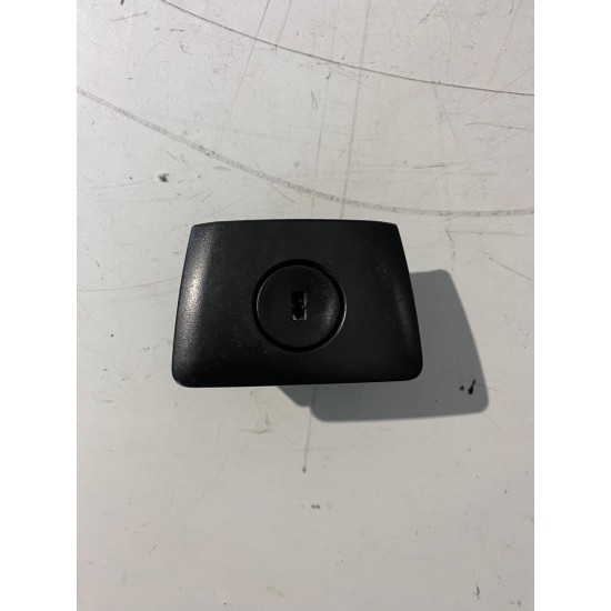 Glove handle Volvo XC90 2003-2007 30643013 Glove handle Volvo XC90 2003-2007 30643013