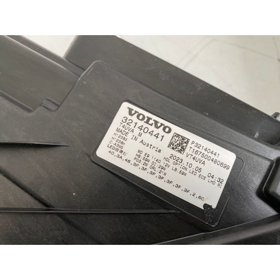 Far dreapta NOU VOLVO XC40 C40 EX40 2022+ FACELIFT 32140441