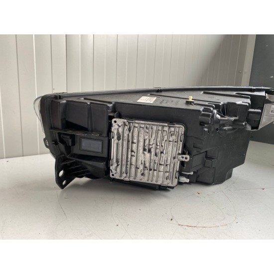 Far dreapta VOLVO XC40 2018+ MID LED 31655991