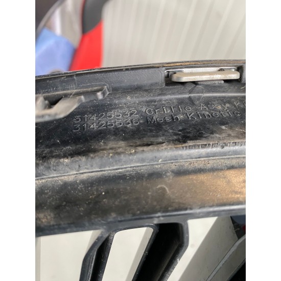 Grila bara fata MOMENTUM Volvo XC60 2018-2022 31425537 31457606