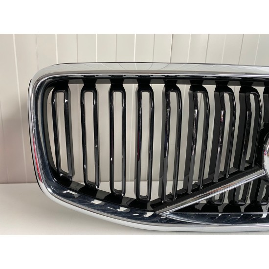 Grila bara fata MOMENTUM Volvo XC60 2018-2022 31425537 31457606