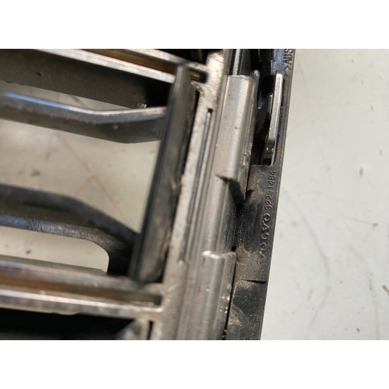 Grila bara fata VOLVO XC40 FACELIFT 2022+ INSCRIPTION 32291463 32291484