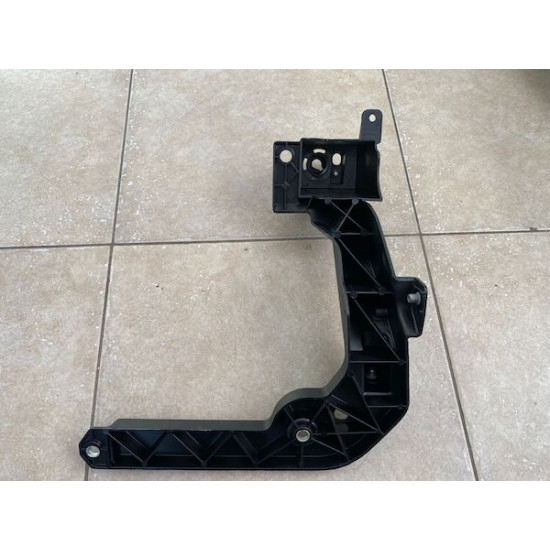 Right front fender bracket Volvo XC40 C40 2018+ 32234762 