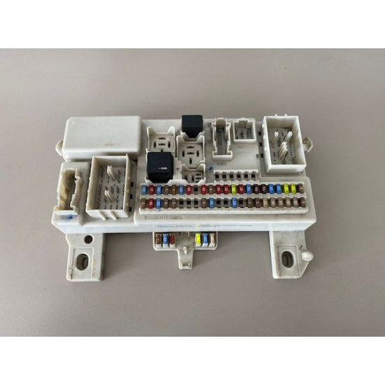 Fuse Box Volvo S40 V50 C30 C70 8690719 31327215