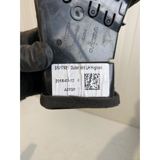 Grila aer bord stanga VOLVO XC60 2018+ 31477272 31417691 31417572