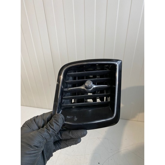 Grila aer bord stanga VOLVO XC60 2018+ 31477272 31417691 31417572