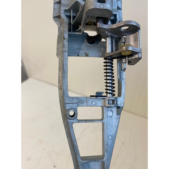 Suport maner antimoniu usa stanga fata VOLVO XC90 2003-2014 31253175