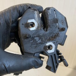 Broasca capota dreapta VOLVO XC90 2007-2014 31218474