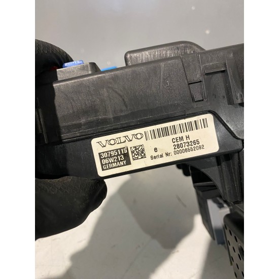 Fuse box CEM H VOLVO S60 V70 XC90 XC70 30795115 31394157