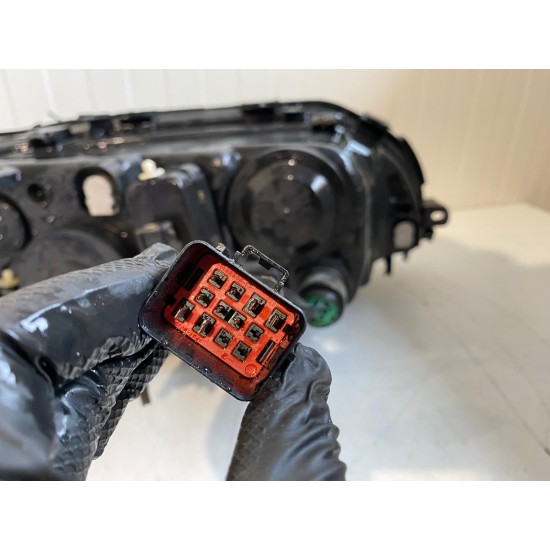 Far stanga RHD 9 pini VOLVO XC70 89902394 30698839