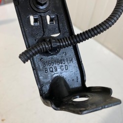 Radiator mount bracket left VOLVO S60 V60 2019-2025 31651845 31468229