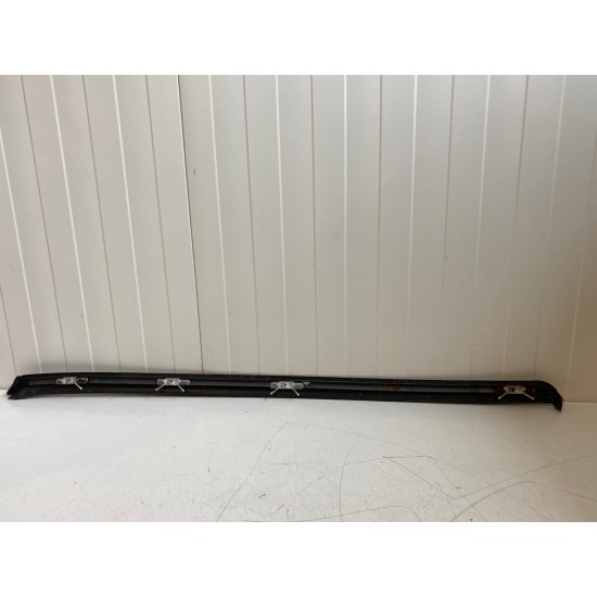 Ornament parbriz stanga Volvo XC60 2009-2017 30784797 39803231