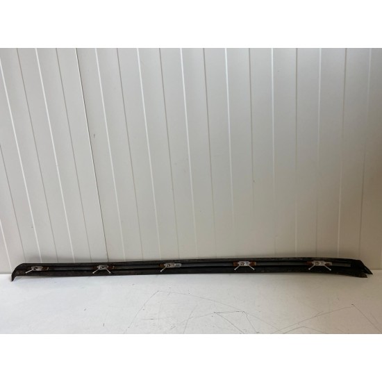 Ornament parbriz dreapta Volvo XC60 2009-2017 30784798 39803246