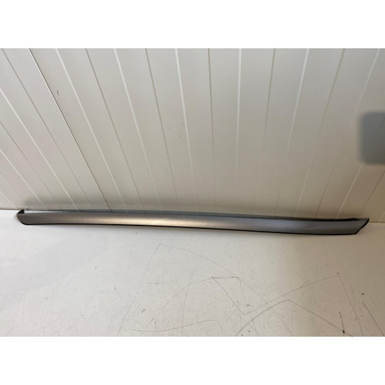 Ornament parbriz dreapta Volvo XC60 2009-2017 30784798 39803246