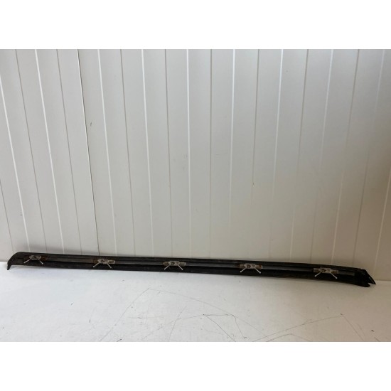 Ornament parbriz dreapta Volvo XC60 2009-2017 30784798 39803246