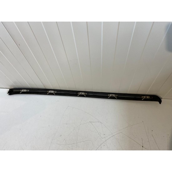 Ornament parbriz stanga Volvo XC60 2009-2017 30784797 39803231