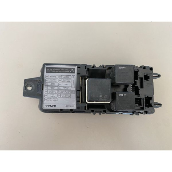 Fuse box Volvo V40 2004 30662309