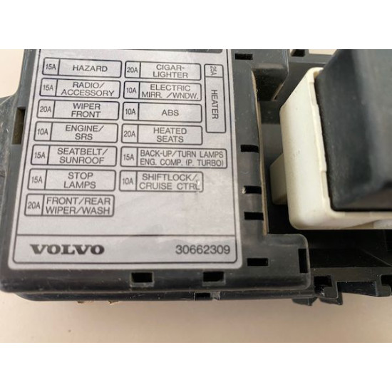 Fuse box Volvo V40 2004 30662309