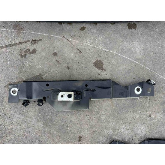 Right fender bracket Volvo S90 