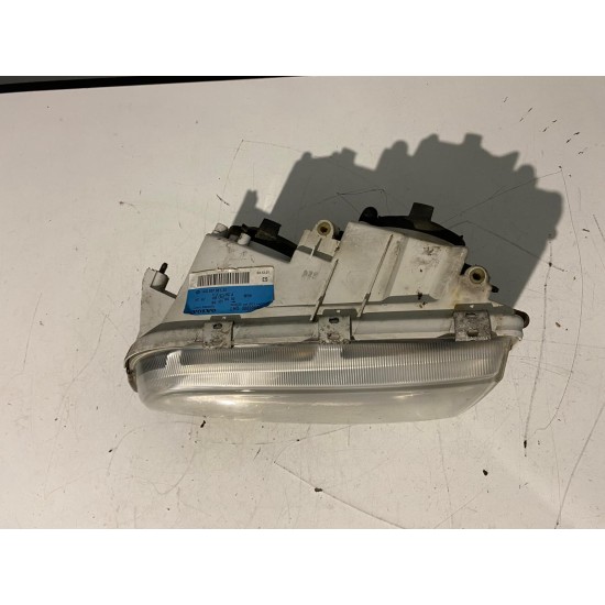 Far stanga Volvo S40 V40 2001-2004 30899682 