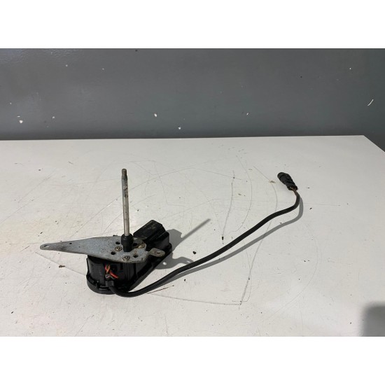 Motoras stergator far stanga VOLVO S40 2001-2004 30882643 Motoras stergator far stanga VOLVO S40 2001-2004 30882643