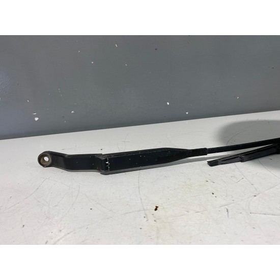 Windscreen wiper arm right front VOLVO S40 2001-2004 30874361
