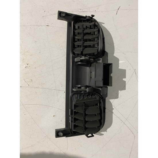 Grila centrala Volvo S40 V40 2001-2004 30613950 