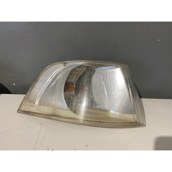 Lampa semnalizare dreapta fata VOLVO S40 2001-2004 30865563 30865561 30862524 Lampa semnalizare dreapta fata VOLVO S40 2001-2004 30865563 30865561 30862524