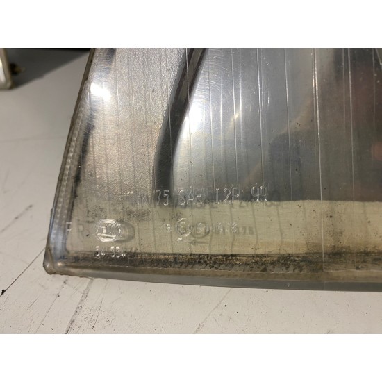 Lampa semnalizare dreapta fata VOLVO S40 2001-2004 30865563 30865561 30862524 Lampa semnalizare dreapta fata VOLVO S40 2001-2004 30865563 30865561 30862524