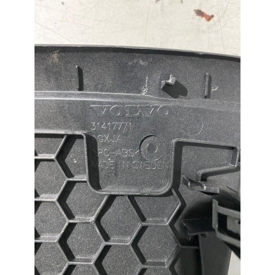 Grila boxa centrala bord VOLVO XC60 2018+ 31417771 Grila boxa centrala bord VOLVO XC60 2018+ 31417771