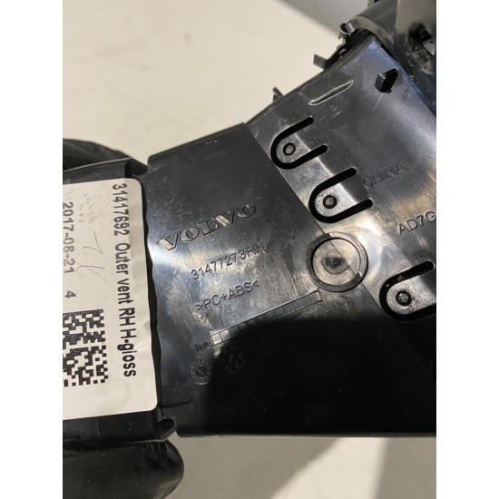 Grila aerisire dreapta fata Volvo S60 V60 V60CC XC60 31477273 31417692 Grila aerisire dreapta fata Volvo S60 V60 V60CC XC60 31477273 31417692