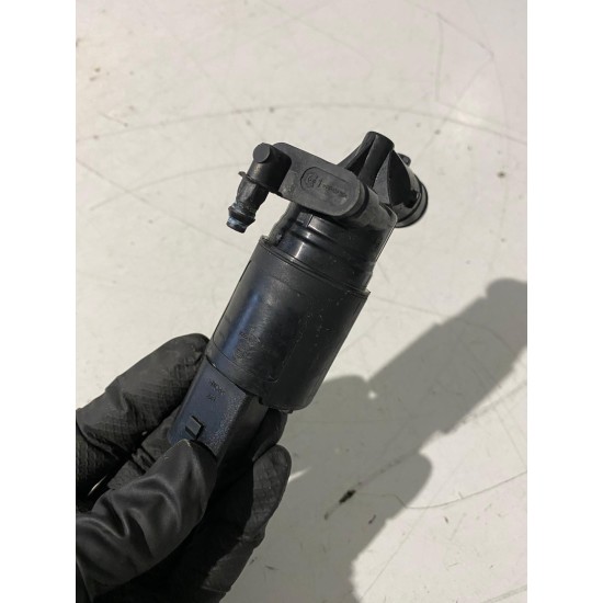 Windcsreen washer pump Volvo XC60 2018 31457431 32262082 Windcsreen washer pump Volvo XC60 2018 31457431 32262082