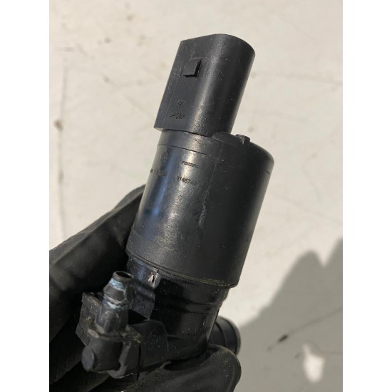 Windcsreen washer pump Volvo XC60 2018 31457431 32262082 Windcsreen washer pump Volvo XC60 2018 31457431 32262082