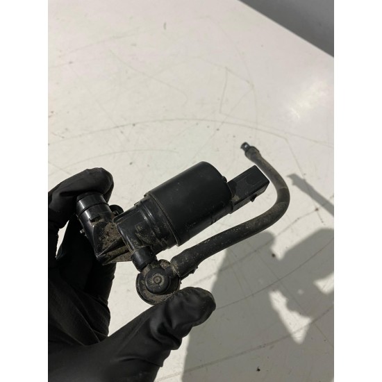 Windscreen washer pump Volvo XC60 2018 31457428 30747613 32342043 32262083 Windscreen washer pump Volvo XC60 2018 31457428 30747613 32342043 32262083