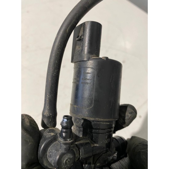 Windscreen washer pump Volvo XC60 2018 31457428 30747613 32342043 32262083 Windscreen washer pump Volvo XC60 2018 31457428 30747613 32342043 32262083