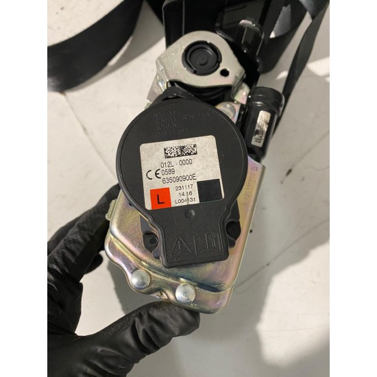 Front seatbelt left VOLVO XC60 2018 39838530 32239363 Front seatbelt left VOLVO XC60 2018 39838530 32239363
