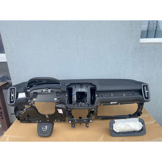 Plansa Bord cu Airbag Volan si Airbag Pasager -defect vizibil - Volvo XC40 32288355