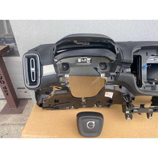 Plansa Bord cu Airbag Volan si Airbag Pasager -defect vizibil - Volvo XC40 32288355