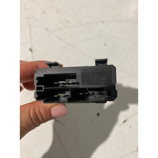Modul incalzire scaun fata VOLVO S40 V40 S60 V70 XC90 S80 V60 XC70 9442947 Modul incalzire scaun fata VOLVO S40 V40 S60 V70 XC90 S80 V60 XC70 9442947